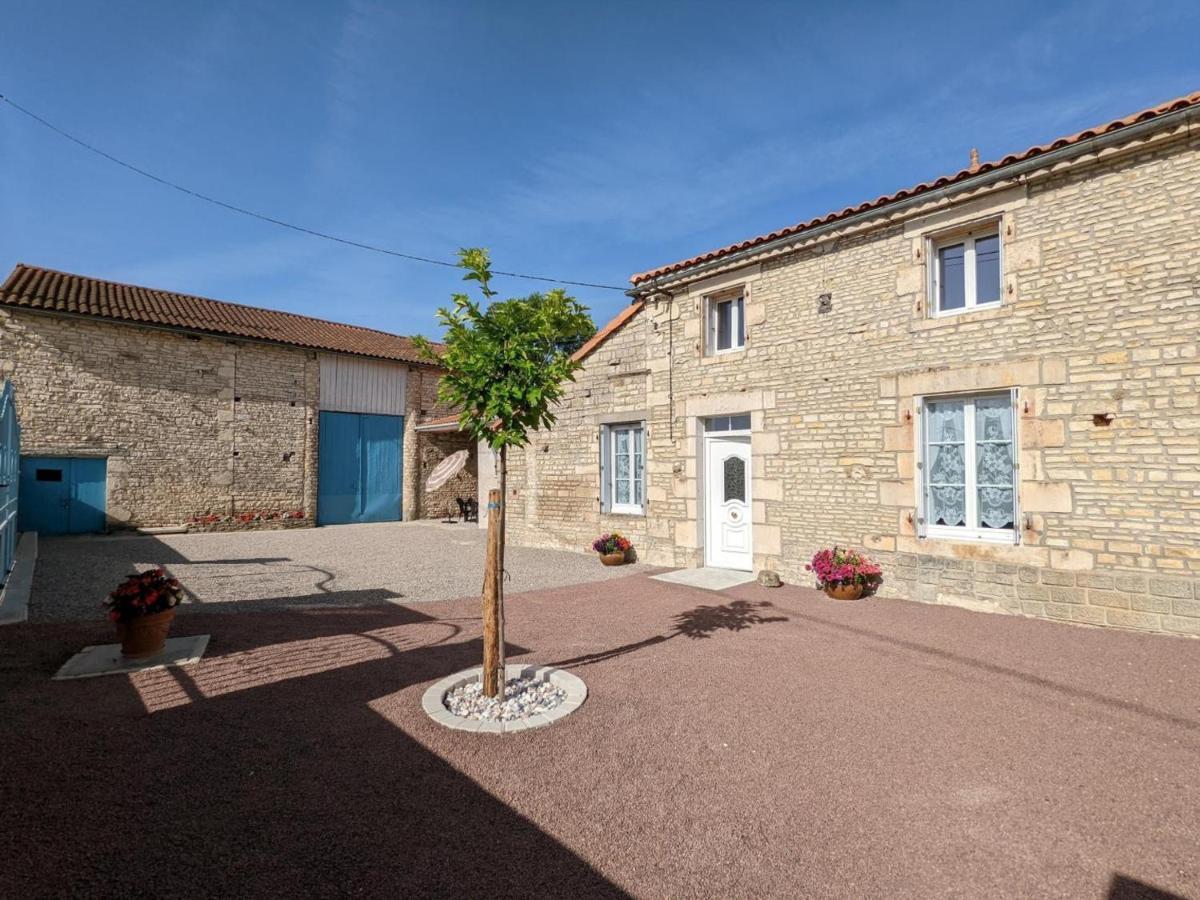 Maison Lumineuse Avec Cour Privative, Proche Sites Culturels, Tout Confort, Equipe Bebe, Wifi Inclus - Fr-1-653-98 Puyreaux Dış mekan fotoğraf