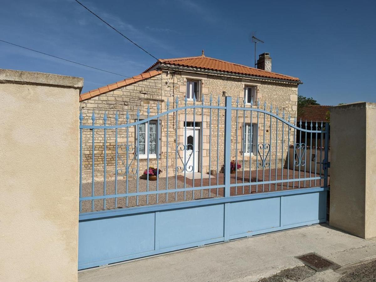 Maison Lumineuse Avec Cour Privative, Proche Sites Culturels, Tout Confort, Equipe Bebe, Wifi Inclus - Fr-1-653-98 Puyreaux Dış mekan fotoğraf
